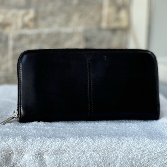 NWOT Tod’s Women’s Leather Wallet in Black , a few light scuffs but never used - Picture 1 of 8